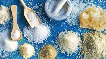 Не покупайте эту соль в магазинах. Диетолог рассказал, почему белорусам она ничем поможет