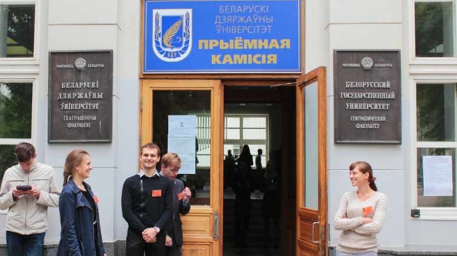 В Минобразования Беларуси рассказали, как выпускникам ССУЗов поступить в ВУЗы. Можно без ЦТ и точно без ЦЭ