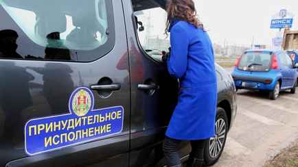 В Минске на дорогах появились патрули судебных исполнителей. Кто имеет право останаливать машины белорусов?