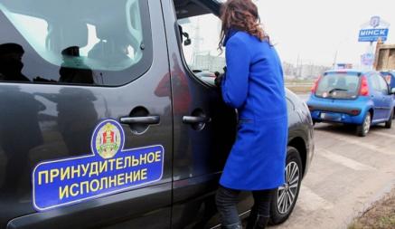В Минске на дорогах появились патрули судебных исполнителей. Кто имеет право останаливать машины белорусов?