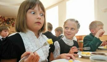 Белорусских школьников пообещали кормить экспериментальными «ёжиками» и «колобками»