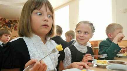 Белорусских школьников пообещали кормить экспериментальными «ёжиками» и «колобками»
