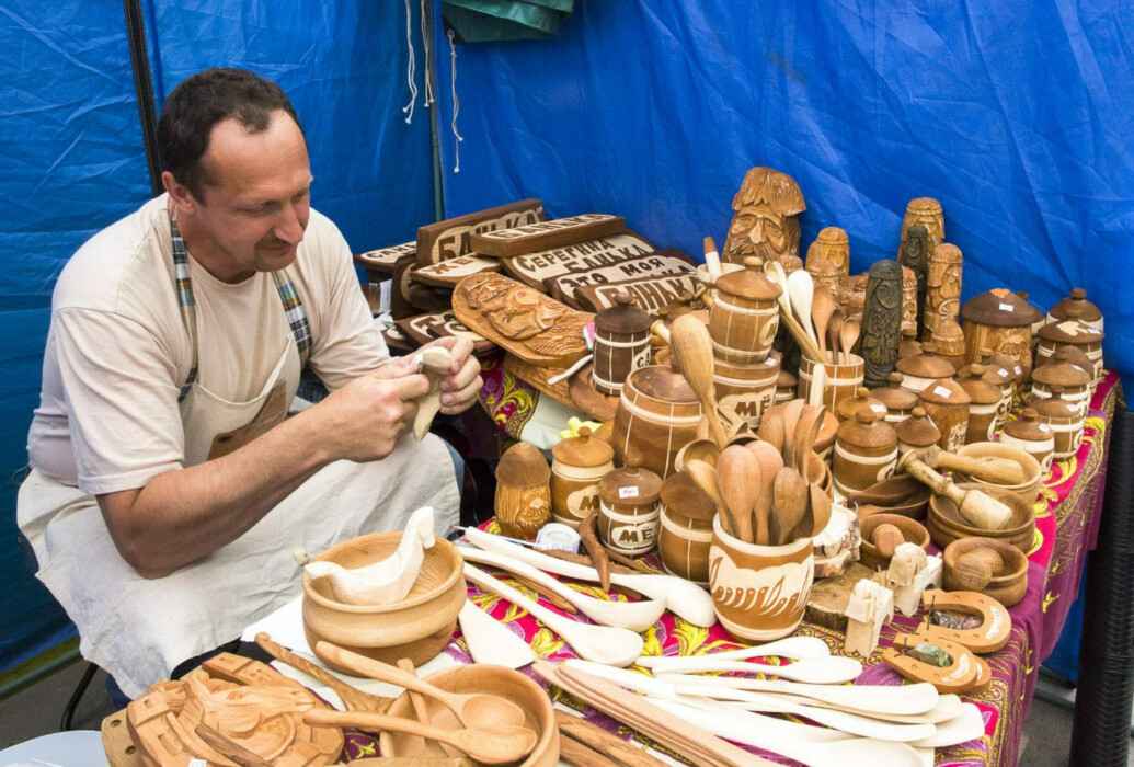 Совмин исключил плательщиков налога на профдоход из списка тунеядцев