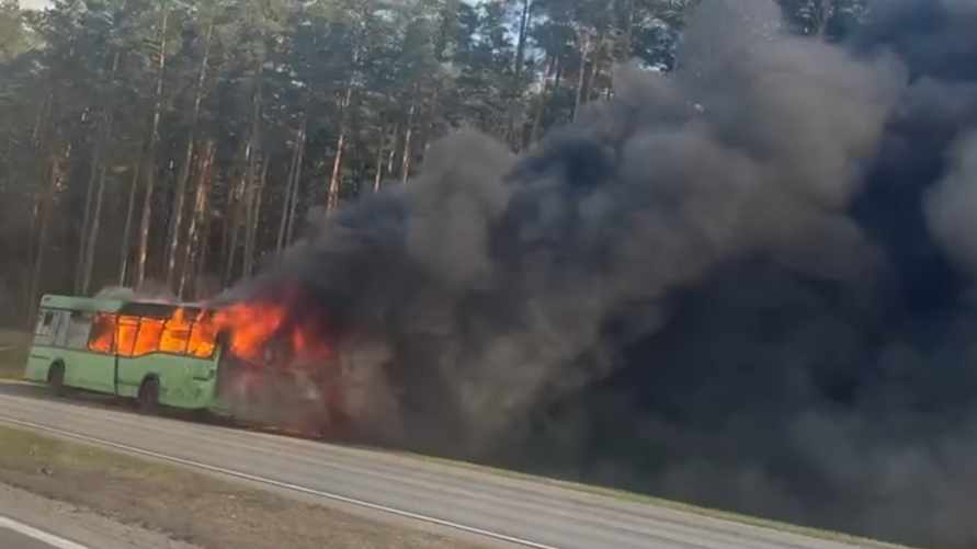 Под Червенем сгорел пассажирский МАЗ