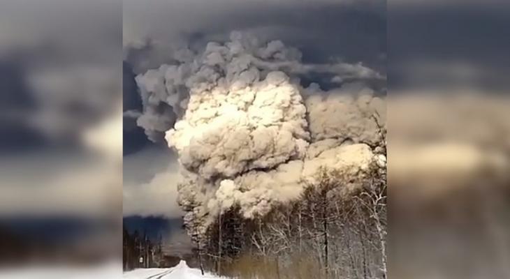 Облако пепла после извержения вулкана Шивелуч на Камчатке распространилось на 500 км