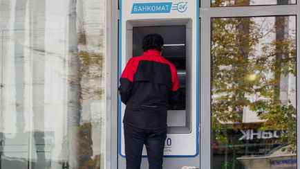 Один из белорусских банков поднял комиссию за переводы за границу до 150 рублей