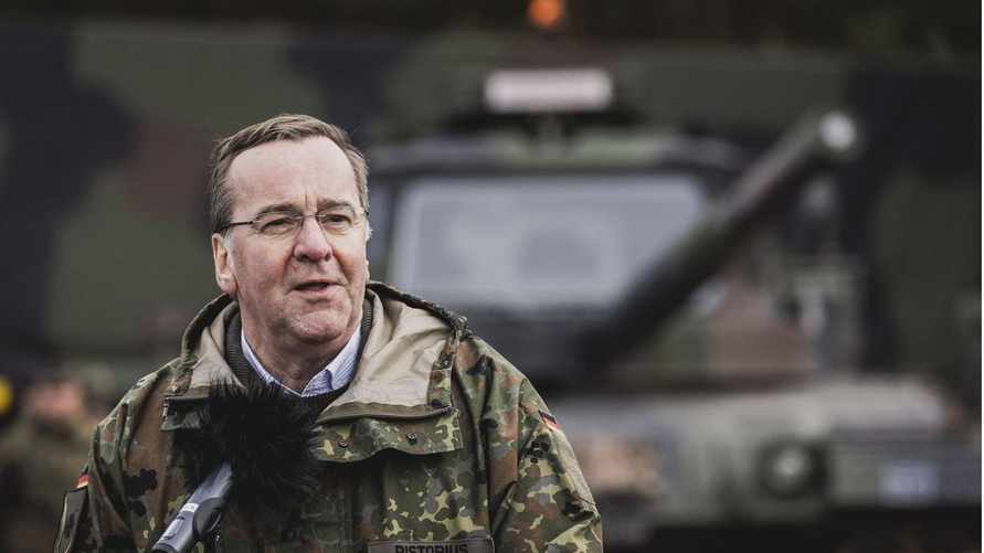 Глава Минобороны Германии назвал "совершенно нормальными" удары Украины по территории России