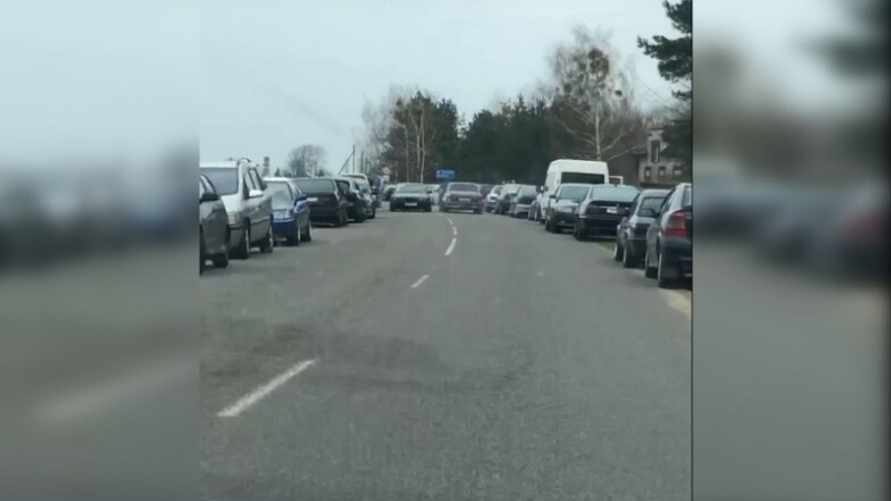 ГАИ сообщила о пресечении "незаконного массового мероприятия" водителей под Брестом. За что забрали машины?