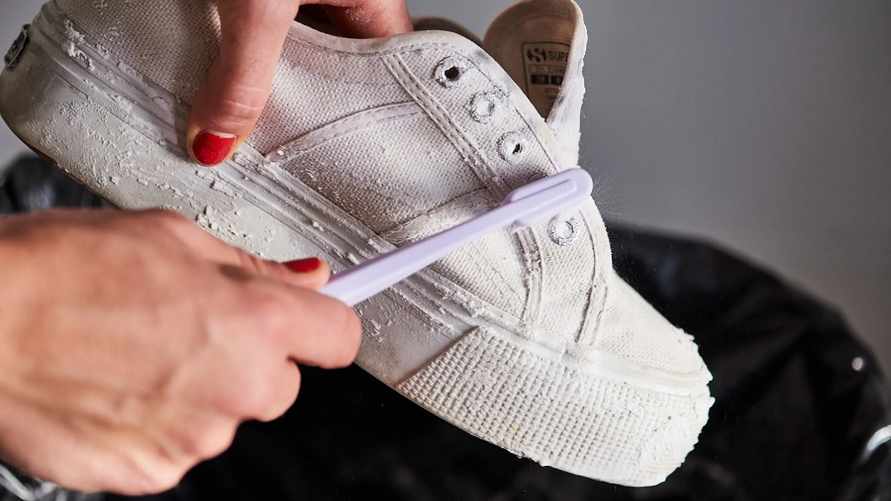 Как почистить белые кроссовки, чтобы их не испортить? Есть три проверенных способа