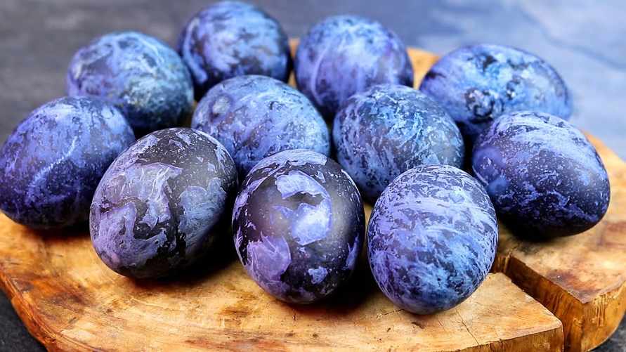 Как сделать космические пасхальные яйца? Нужен чай или фломастеры