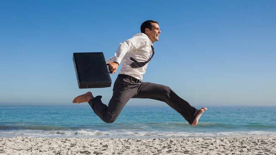 В Минтруда объяснили, почему белорусам нельзя уйти в отпуск в праздничный день