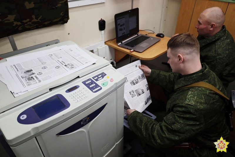Белорусским военнообязанным приказали "в рамках боевой подготовки" выпускать газету