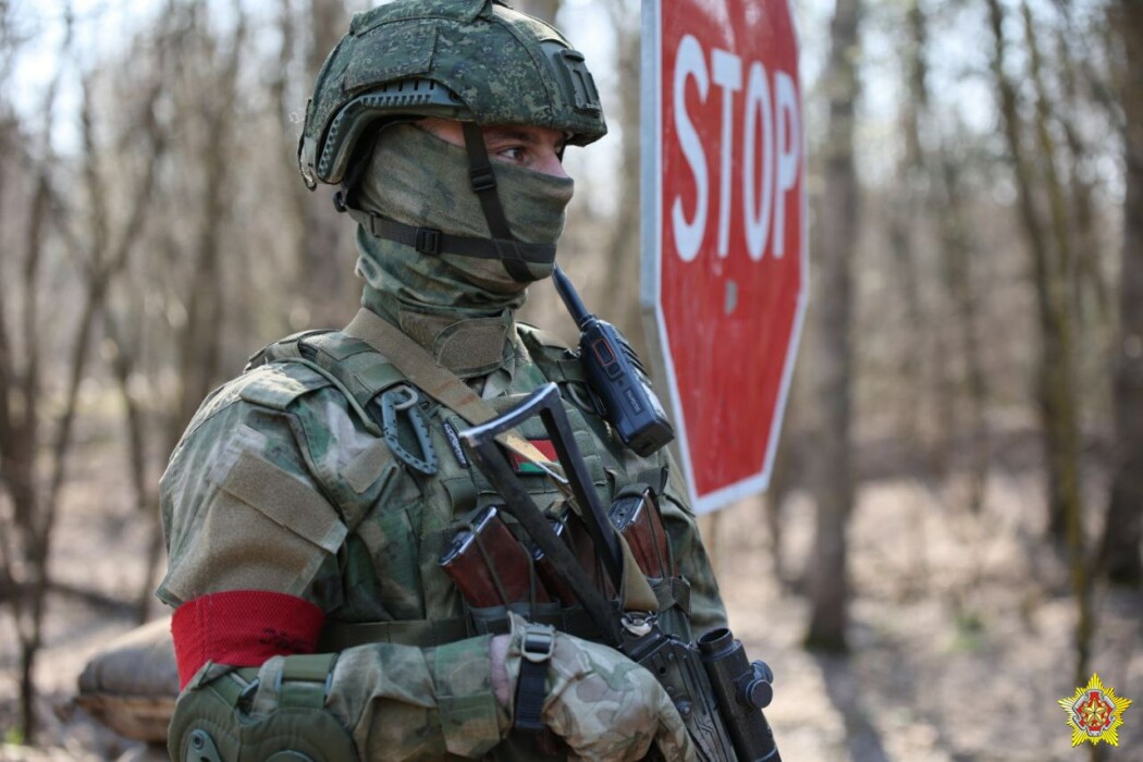 В Беларуси спецназ стал досматривать машины на границе. Что проверяют?