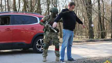 В Беларуси спецназ стал досматривать машины на границе. Что проверяют?