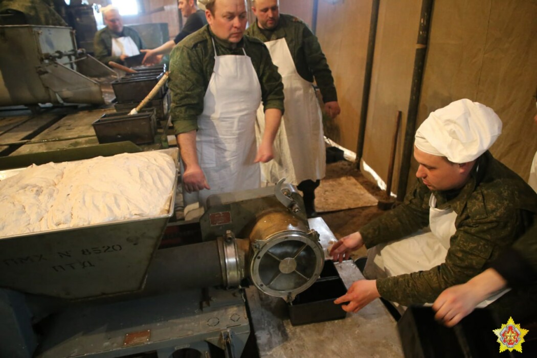 Минобороны Беларуси призвало кондитеров на сборы в передвижной хлебзавод. Что из этого вышло?