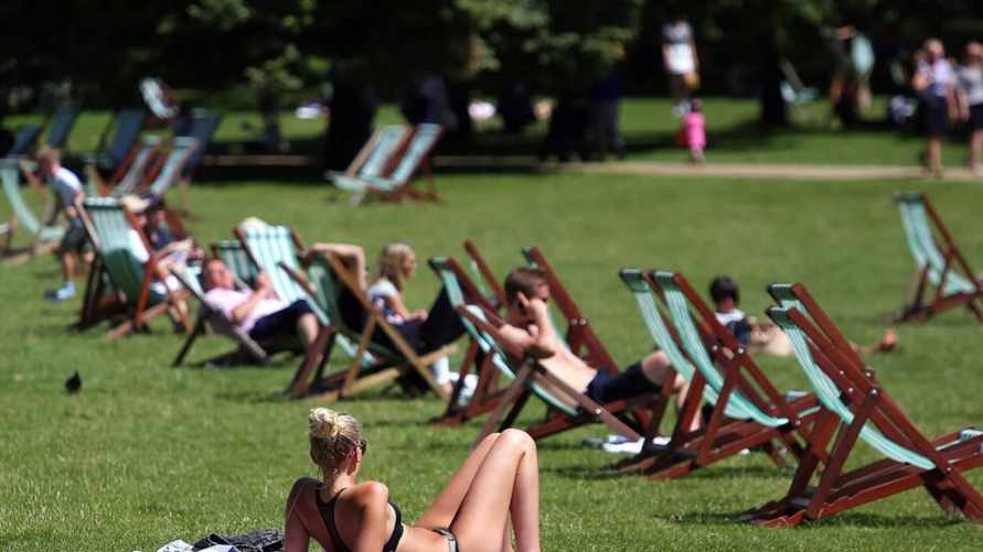 Пора доставать купальники? Синоптики рассказали о погоде в Беларуси в пятницу и на выходных