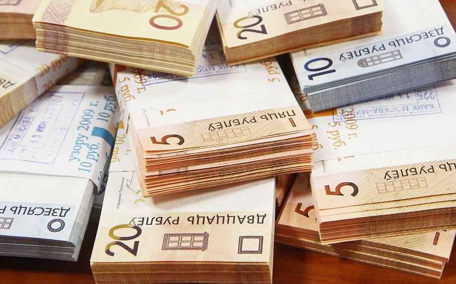 Власти пообещали выплатить 10 тыс. белорусов от 850 до 2 тыс. рублей. За что?