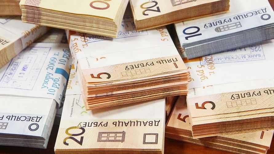 Власти пообещали выплатить 10 тыс. белорусов от 850 до 2 тыс. рублей. За что?