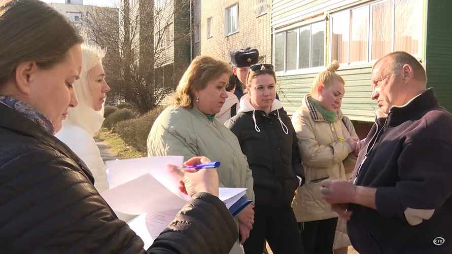 Скриншот из сюжета СТК про "рейды" по тунеядцам