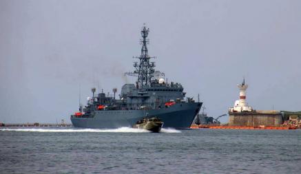 Подбит или на плаву? В Украине и России поделились противоречивыми видео и «сливами» о корабле «Иване Хурсе»