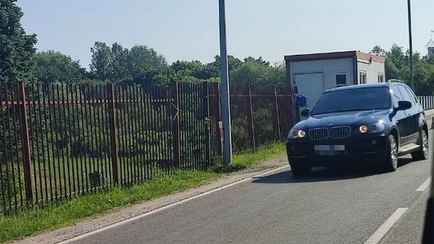 Россиянин протаранил шлагбаум на границе, пытаясь прорваться из Польши в Беларусь. Подробности