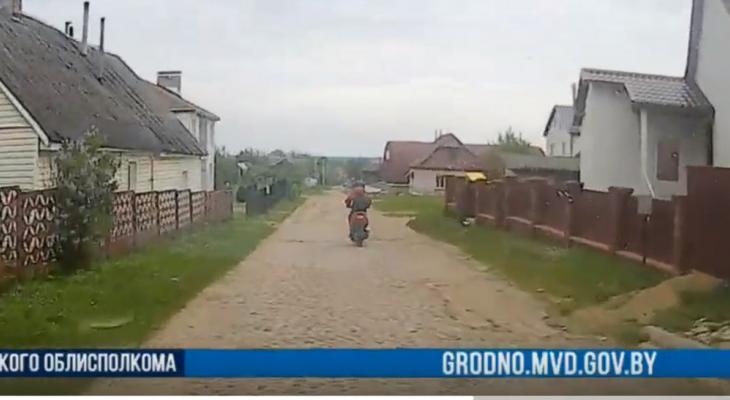 В ГАИ показали видео погони за скутером в Новополоцке. За что дали четыре протокола?