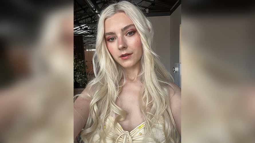 Ева Элфи. Обложка © Telegram / Eva Elfie