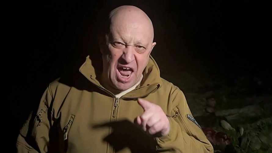 Пригожин заявил, что передумал и останется в Бахмуте