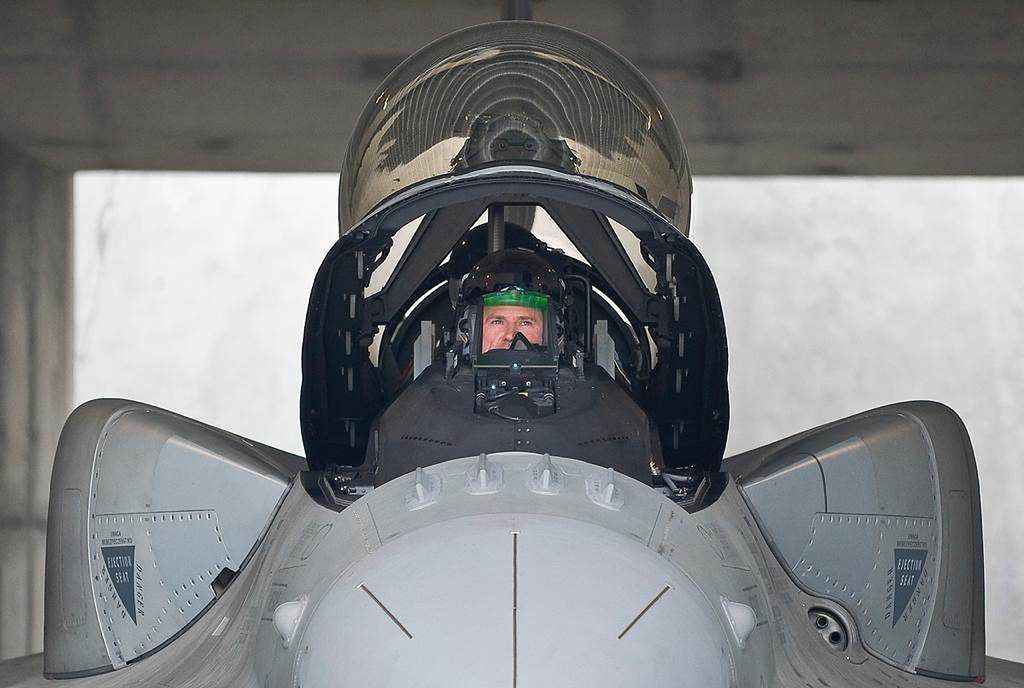 "Болезненное столкновение с реальностью" - Польский летчик рассказал, что будет с Россией и Украиной после передачи F-16