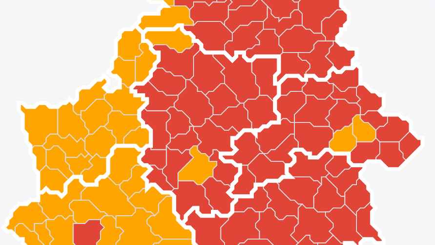 В «красных» районах посещение лесов запрещено, в «желтых» — ограничено. Карта актуальна на 23 мая, с сайта mlh.by