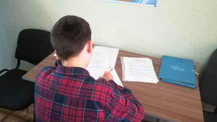 В Минобразования решили по-новому доплачивать белорусским учителям за проверку тетрадей. Что изменится?