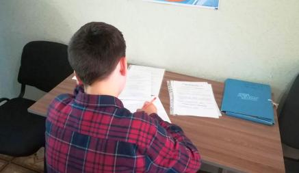 В Минобразования решили по-новому доплачивать белорусским учителям за проверку тетрадей. Что изменится?