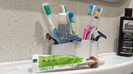 Почему зубную щетку держать лучше в спальне?