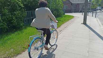 С какой скоростью велосипедист должен ехать по пешеходному переходу?