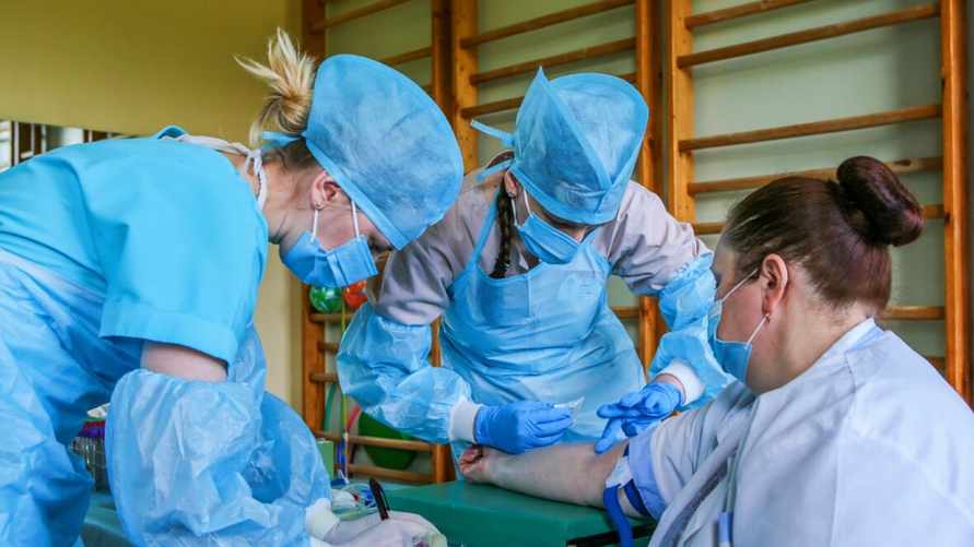 Совмин определил цены на кровь белорусов. Кому из доноров заплатят 3,7 рубля, а кому - 407 рублей?