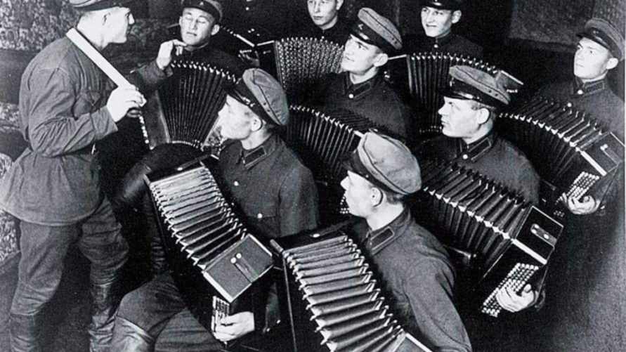 В Госдуме предложили россиянам заменить Tinder "безалкогольными дискотеками". Это что такое?