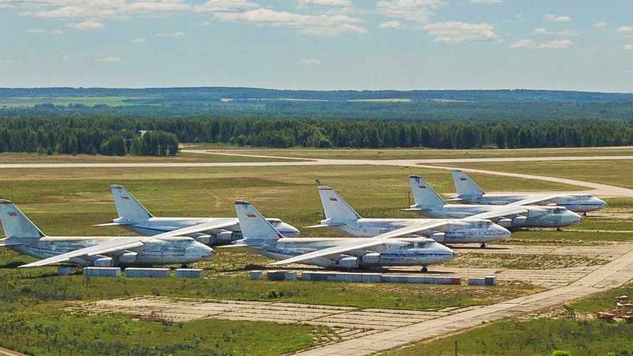 Беспилотники атаковали военный аэродром в Брянской области
