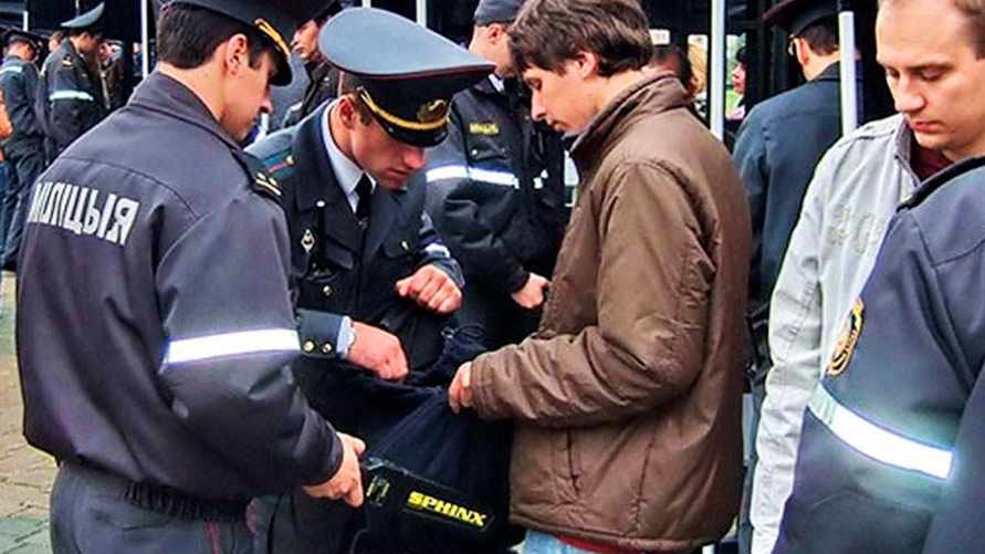 КПП и личный досмотр. В МВД пообещали "зарежимить" места празднования 9 мая в Беларуси. Кого не пустят?