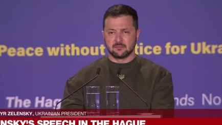 Зеленский прибыл в Гаагу и пожелал главе МУС встретится с «другим Владимиром»