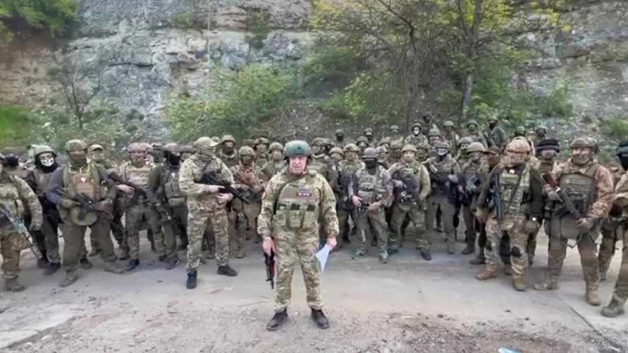 "Зализывать раны" - Пригожин объявил об отходе из Бахмута. В Кремле отреагировали. Что происходит на фронтах?