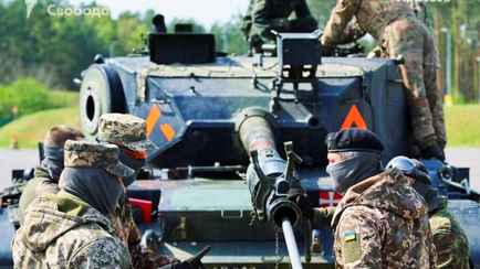 В Германии показали танки Leopard, 80 из которых отправят в Украину до 1 июня