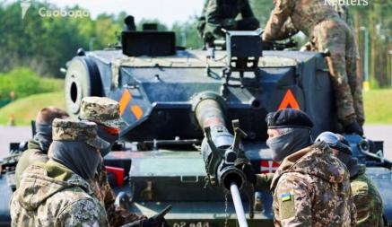 В Германии показали танки Leopard, 80 из которых отправят в Украину до 1 июня