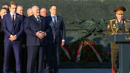 Лукашенко возложил цветы в Минске 9 мая и поручил произнести речь Хренину