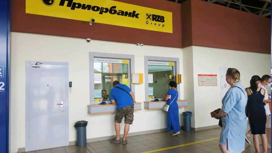 "Приорбанк" пообещал взимать с некоторых клиентов 750 рублей каждый месяц. За что?