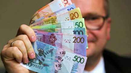 Такого не было 10 лет. Головченко объявил о рекордных зарплатах белорусов. А что у соседей?