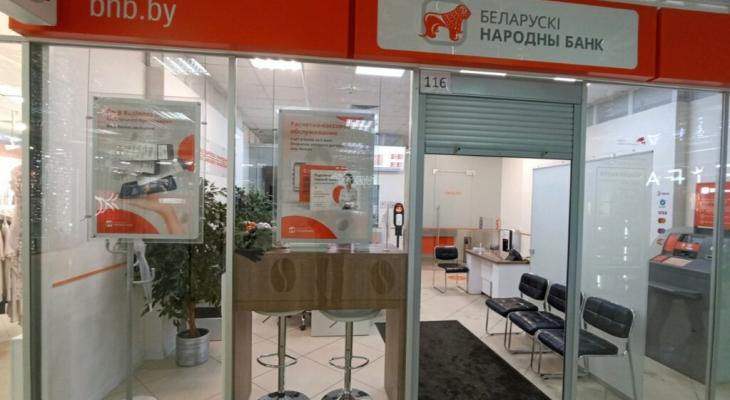 Ещё один белорусский банк решил брать с некоторых клиентов по 500 рублей в месяц
