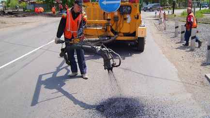 «Сегодня прислали – к вечеру готово» — Минчанам предложили вызывать экстренный ремонт асфальта