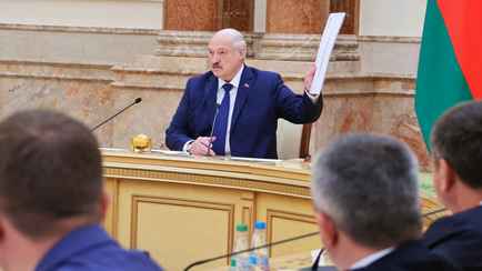 «Мучаться будете со мной очень долго» — Лукашенко пообещал не умирать и рассказал чем болел