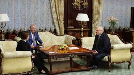 «Бежать сейчас, чтобы не отстать» — Лукашенко рассказал, как в Беларуси будут проводить дедолларизацию