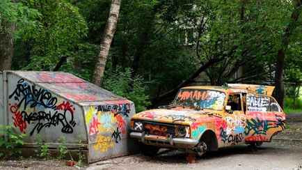 Куда позвонить, чтобы убрали автохлам со двора? В прокуратуре рассказали, что грозит хозяину